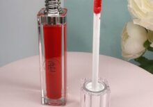 Kiss me glossy